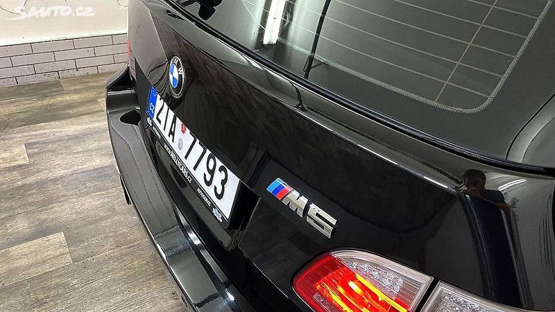 BMW M5 5.0 V10 Touring - fotka 8 z 34