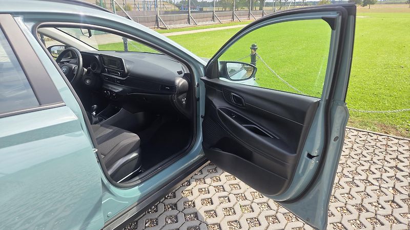 Hyundai Bayon (2023)  1.2i 62 kW ComfortClub CZ DPH - fotka 11 z 28
