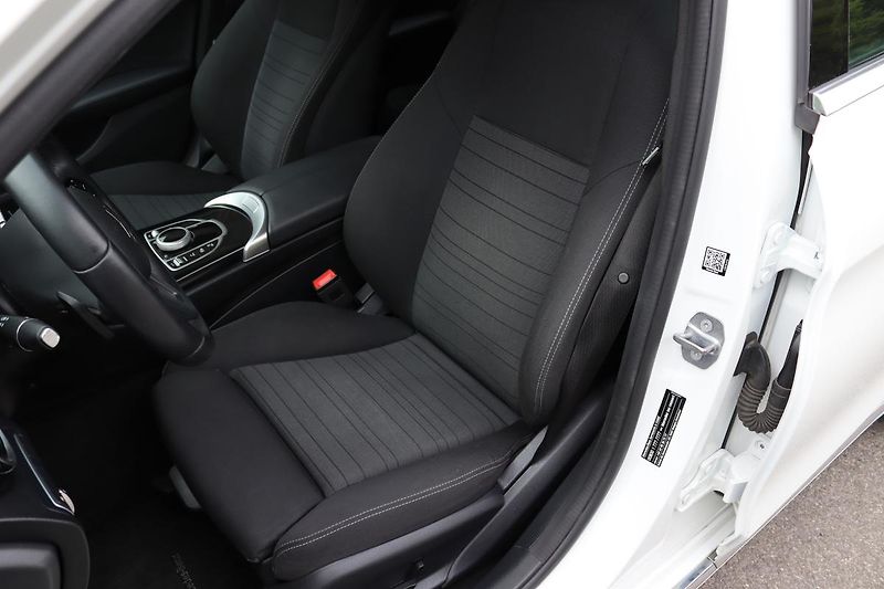 Mercedes-Benz Třídy C 300de PLUG-IN HYB KOMBI 225kW - fotka 25 z 48
