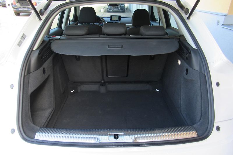 Audi Q3 2.0 TDI QUATTRO NAVI TAŽNÉ - fotka 26 z 33