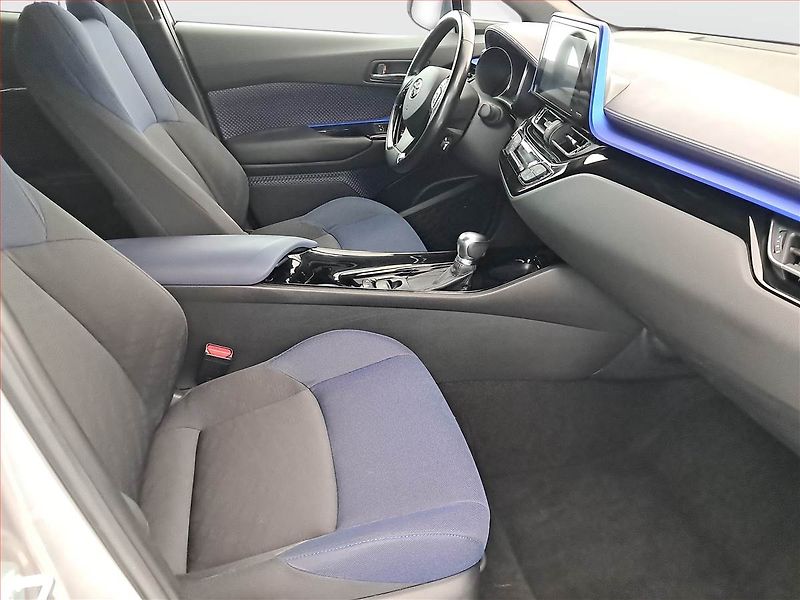 Toyota C-HR (2016) 1.8 Hybrid, Automat - fotka 9 z 21