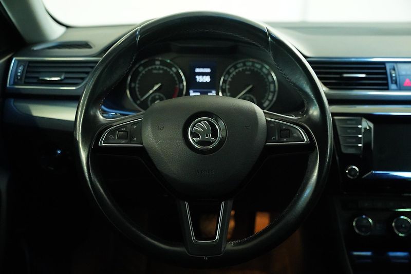 Škoda Superb - fotka 18 z 26