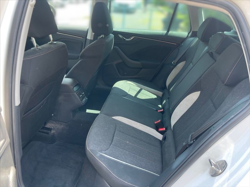 Škoda Scala 1,0 TSI 85 Selection - fotka 8 z 11