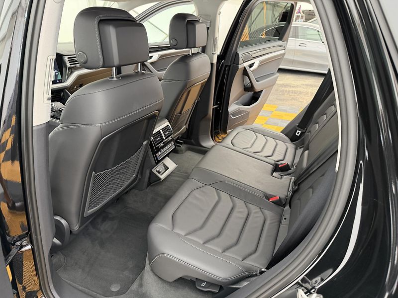 Volkswagen Touareg 3.0Tdi*1-MAJ*DPH*ELEGANCE* - fotka 12 z 45