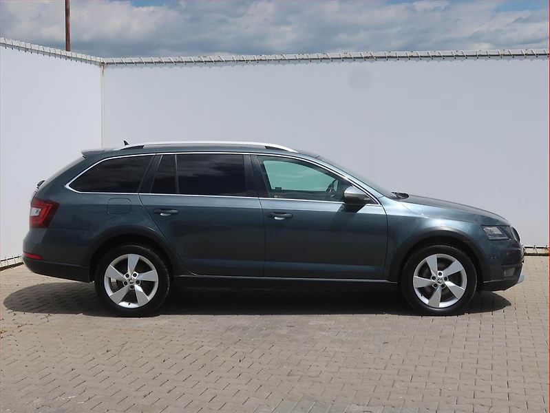 Škoda Octavia (2017) Scout 2.0 TDI, 4X4, Automat - fotka 6 z 16