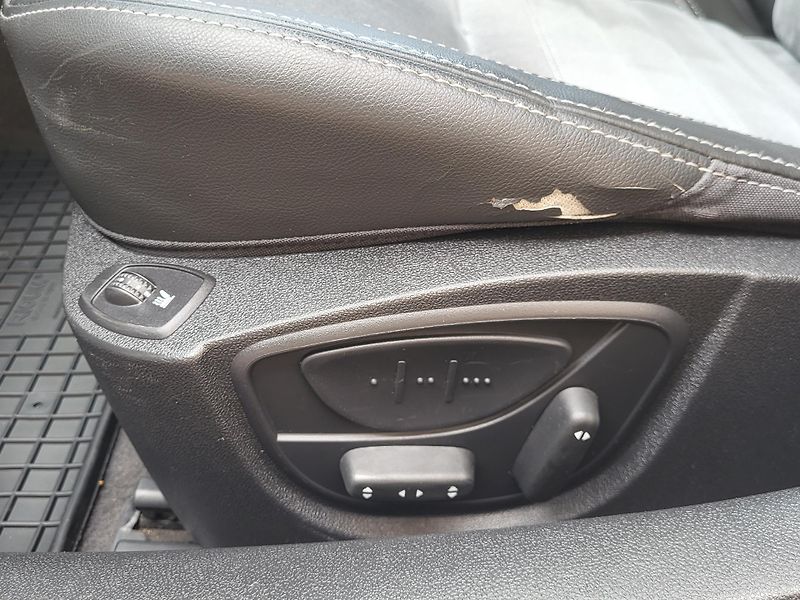 Renault Laguna 2.0dCi 127kW*4CONTROL*PANORAMA - fotka 15 z 54