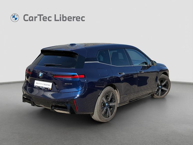 BMW iX xDrive45 - fotka 3 z 16