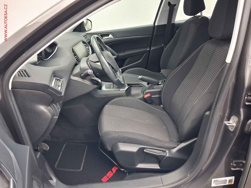 Peugeot 308 (2019) 1.5 HDi, Active, navi, kamera - fotka 9 z 19