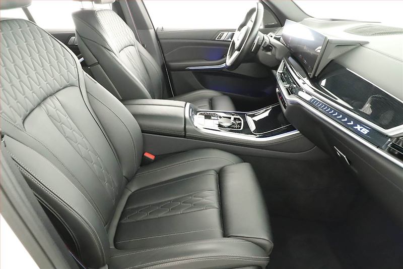 BMW X5 (2023) xDrive40i, HUD, Výhřev, H/K - fotka 7 z 20