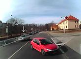 Peugeot po střetu s Fabií narazil do kamionu v protisměru.