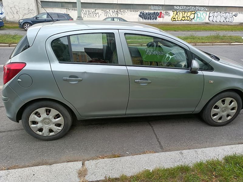 Opel Corsa (2010) Opel Corsa D 1.2  - fotka 2 z 4