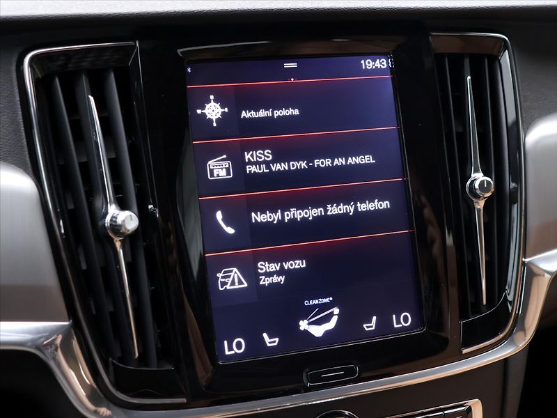 Volvo V90 2.0 D3 110kW Momentum LED - fotka 26 z 40