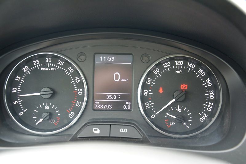 Škoda Rapid (2014) 1.6 TDI 66kW Ambition PLUS - fotka 8 z 20
