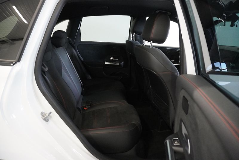 Mercedes-Benz Třídy B B 220d 140kW AMG line AUTOMAT8 - fotka 26 z 29