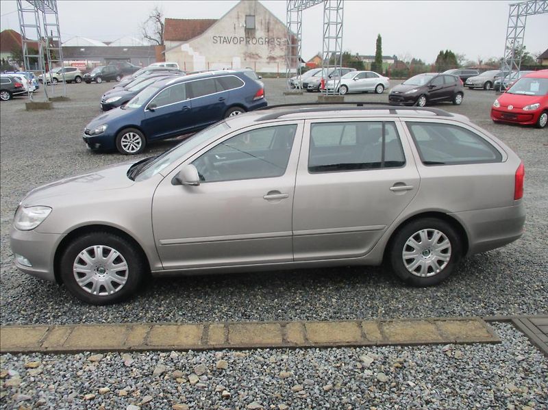 Škoda Octavia 1,6 TDI, klima, tažné zař. - fotka 4 z 25