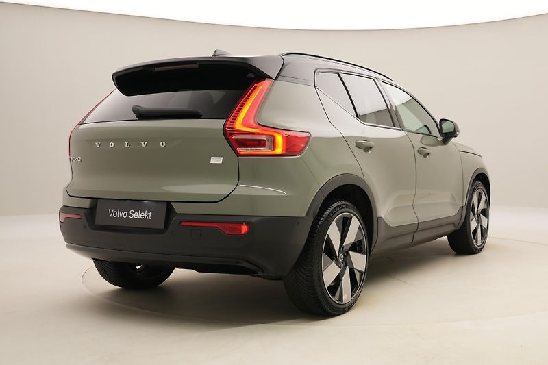 Volvo XC40 PURE ELECTRIC RECHARGE TWIN - fotka 13 z 58