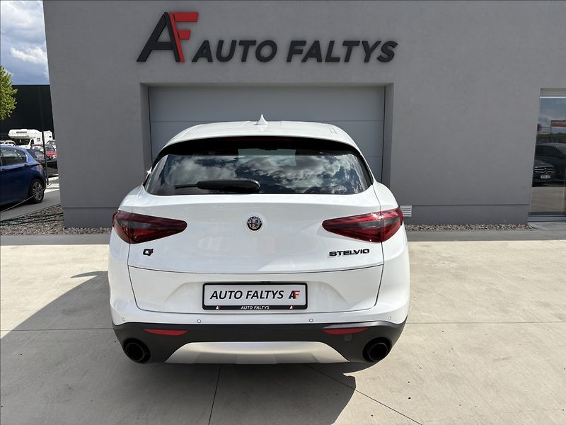 Alfa Romeo Stelvio 2,2 jtd 154 KW 4x4 - fotka 5 z 20