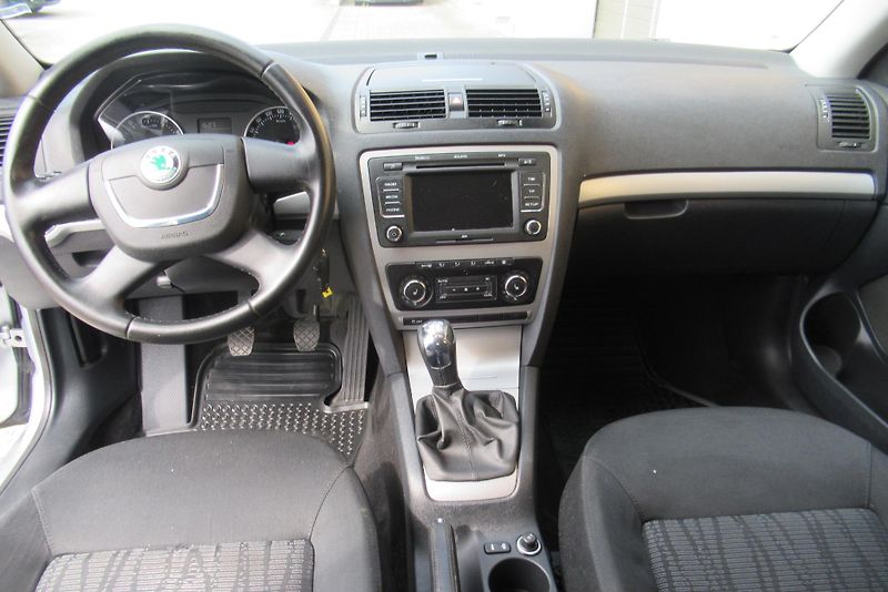 Škoda Octavia 1.2 TSi AUT.KLIMA VYHŘ.SEDAČKY - fotka 10 z 20
