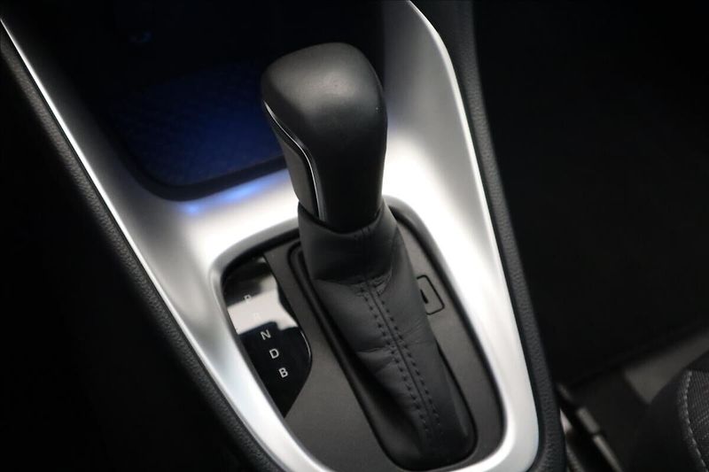 Toyota Yaris 1,5  HYBRID - fotka 18 z 23