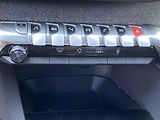 Peugeot 3008 (2018) 1.2 PT, GT Line, LED, kamera - náhled 14
