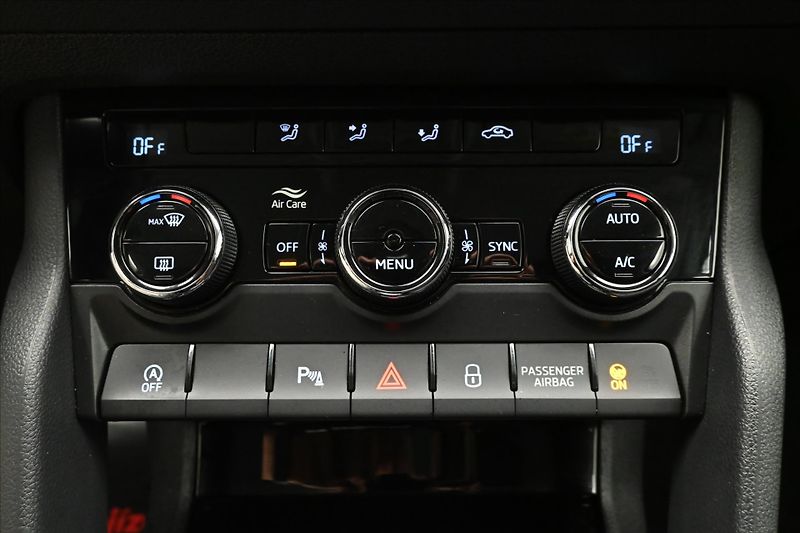Škoda Karoq 2,0 TDI 85kW DSG Ambition Záru - fotka 21 z 31