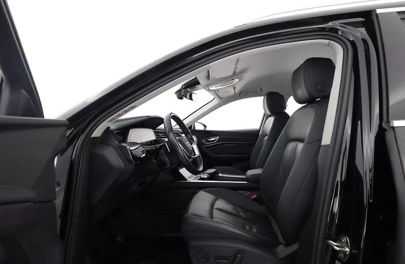 Audi Q8 e-tron 55 Q Kamera Tažné LED Vzduch - fotka 10 z 27
