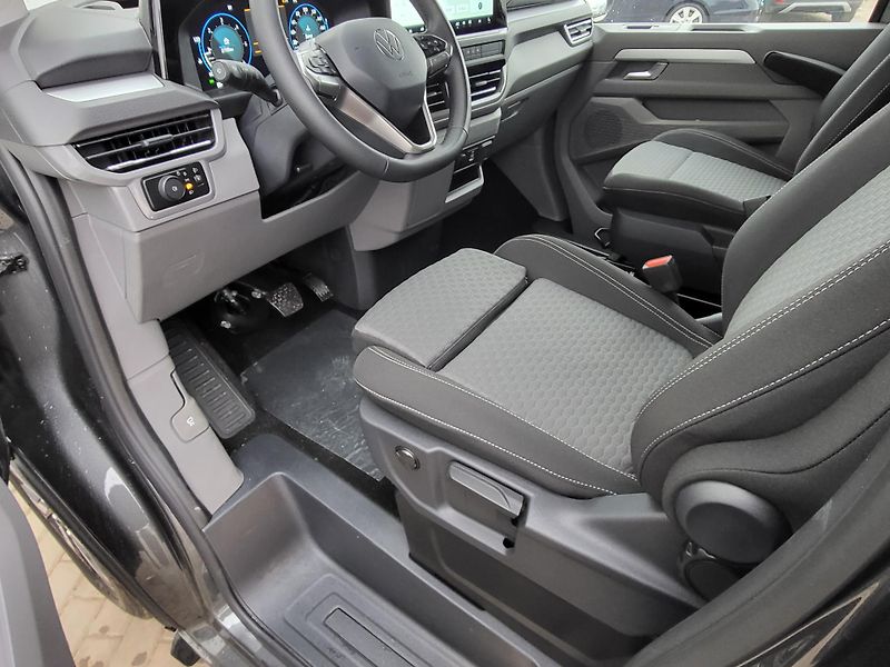 Volkswagen Caravelle (2025) Life 2,0 TDI 8AUT DR- nové - fotka 8 z 26