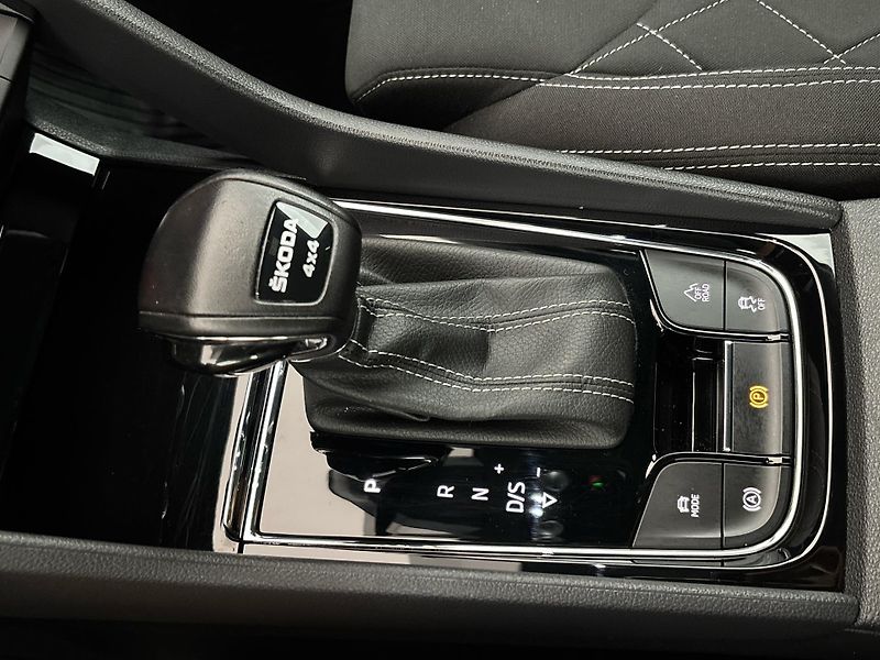 Škoda Karoq Sportline Exclusive 4x4 DSG - fotka 20 z 30