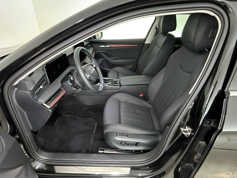 Škoda Superb Laurin & Klement 4x4 DSG - fotka 7 z 31