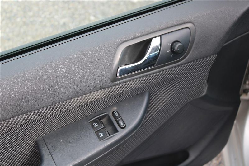 Škoda Fabia 1,4 i 16V  ROZVODY, STK 2/2028 - fotka 16 z 27