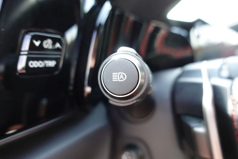 Lexus NX 350h 2,5HSD 140kW F-Sport 4x4 - fotka 23 z 37