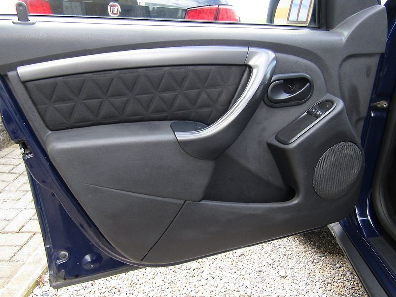 Dacia Duster (2014) 1.6 16V 77kW 4X4 - fotka 18 z 37