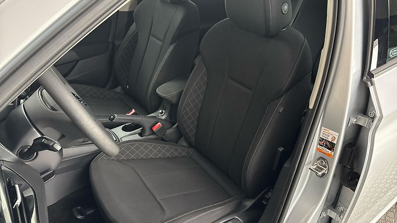 Škoda Scala 1.0 TSI Ambition - fotka 15 z 23