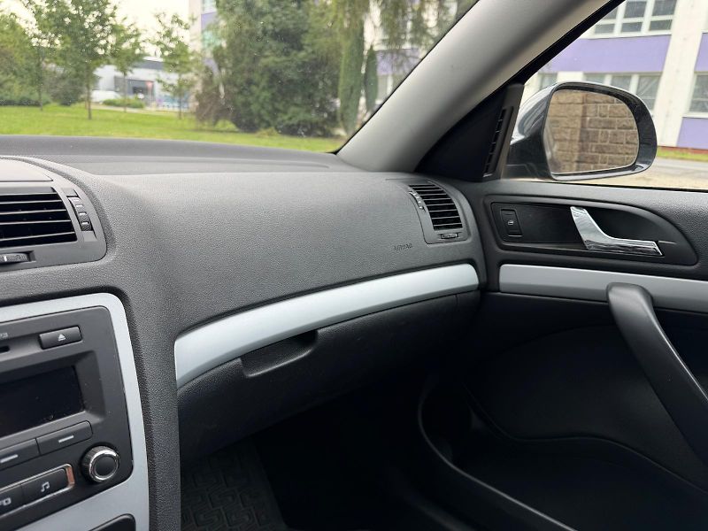 Škoda Octavia 1,6 TDI Ambiente Combi  - fotka 21 z 21