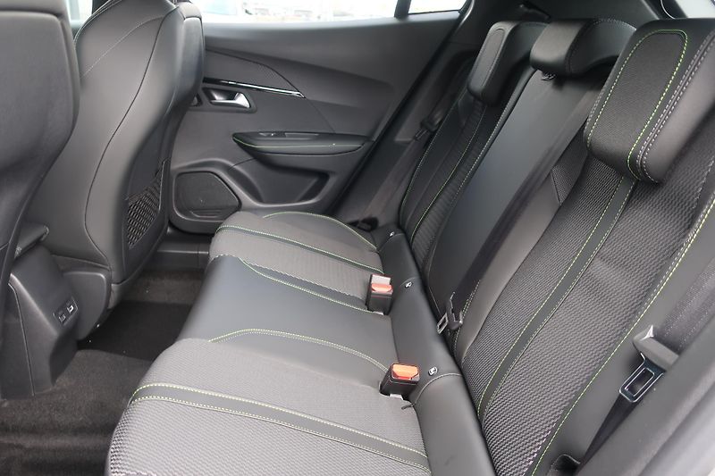 Peugeot 2008 2008 GT Hybrid 145 e-DCS6     - fotka 7 z 8
