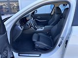 BMW Řada 3 318i Touring - náhled 6