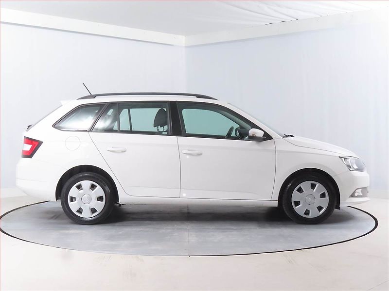 Škoda Fabia (2018) 1.4 TDI, Park. senzory - fotka 6 z 15