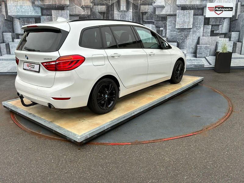 BMW Řada 2 (2017) 220i GT, 141KW, 7 MÍST - fotka 6 z 25
