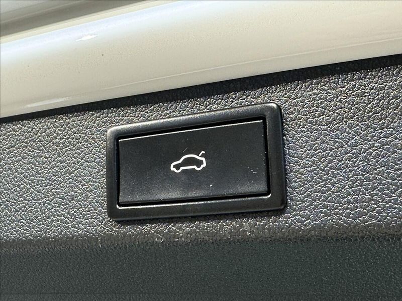Škoda Superb 2,0 TDi  DSG 4x4 Scout Virtual - fotka 16 z 50