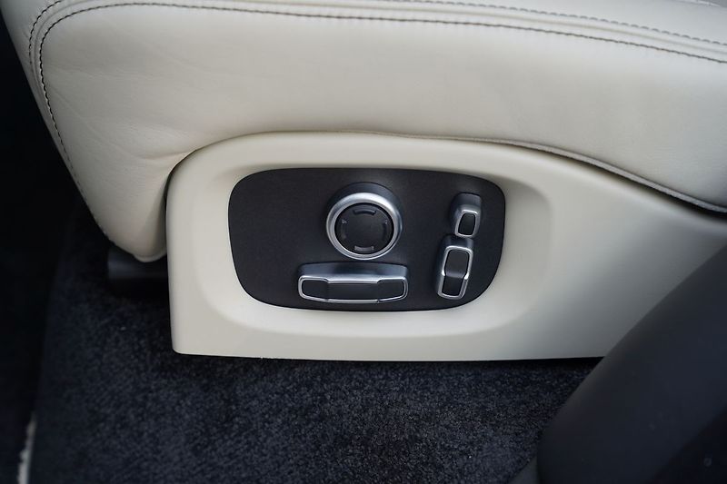 Land Rover Range Rover 4.4 SDV8 LWB  Autobiography - fotka 24 z 53