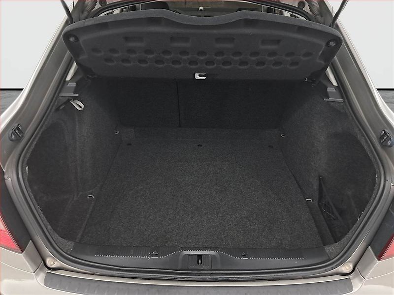 Škoda Octavia (2009) Ambiente 1.9 TDI, nová STK - fotka 14 z 16