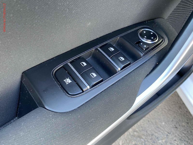 Kia Ceed (2021) 1.5T-GDI, ČR, AC, temp - fotka 13 z 17