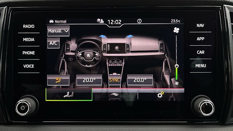 Škoda Karoq 1.5 TSI DSG Sportline - fotka 25 z 27