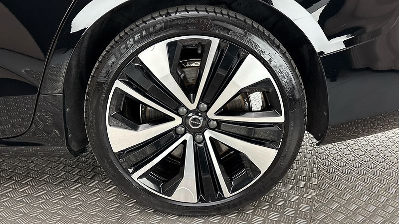 Volvo V60 2.0 T6 AUT AWD Recharge Plus B - fotka 19 z 34