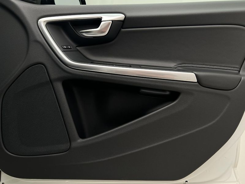 Volvo V60 CC D4 KINETIC AUT CZ - fotka 35 z 35