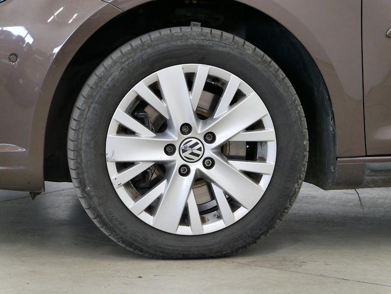 Volkswagen Touran - fotka 10 z 25