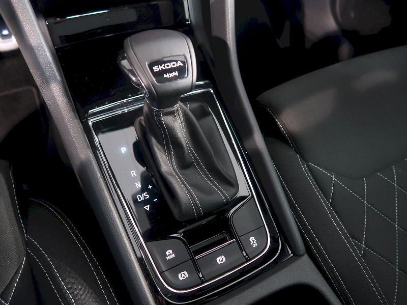 Škoda Karoq (2025) SPORTLINE 2.0TDI 110KW 4x4 DSG - fotka 34 z 43