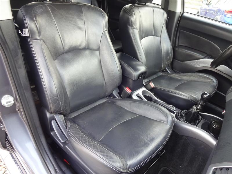 Peugeot 4007 2,2 HDI 115kW 4x4 - fotka 30 z 53