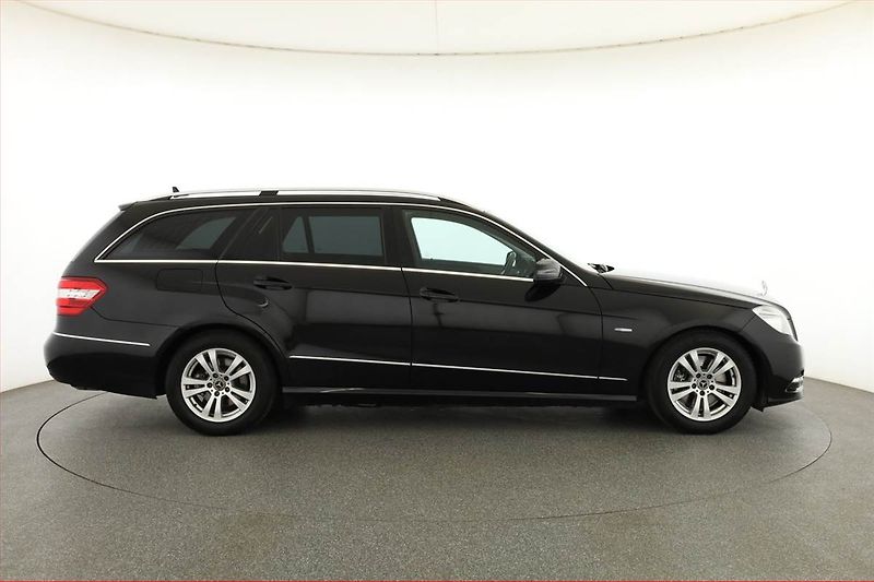 Mercedes-Benz Třídy E (2011) Avantgarde E 250 CDI, Automat - fotka 6 z 18