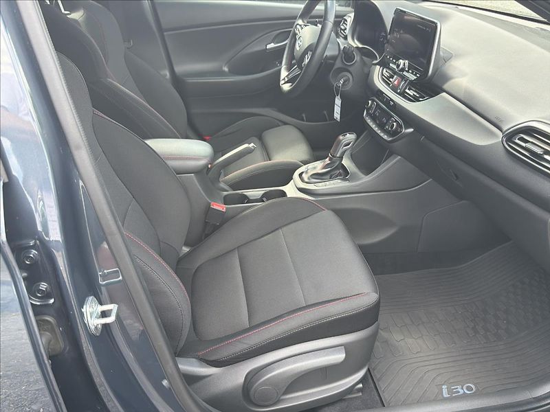 Hyundai i30 1,5 1.5 T-GDI MildH Family DCT - fotka 16 z 25